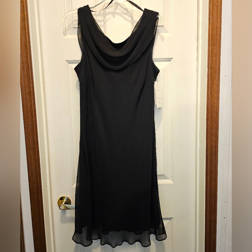 Elegant Black Sleeveless Dress - 14